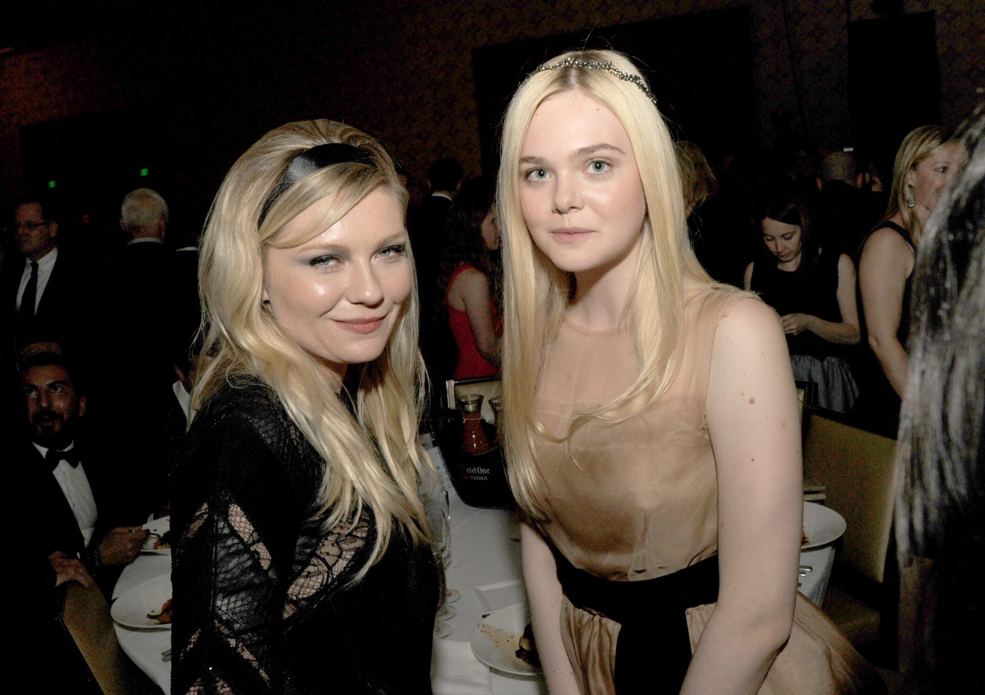 Kirsten Dunst just posted a photo of Elle Fanning that has us screaming QUIET SET - HelloGigglesHelloGiggles