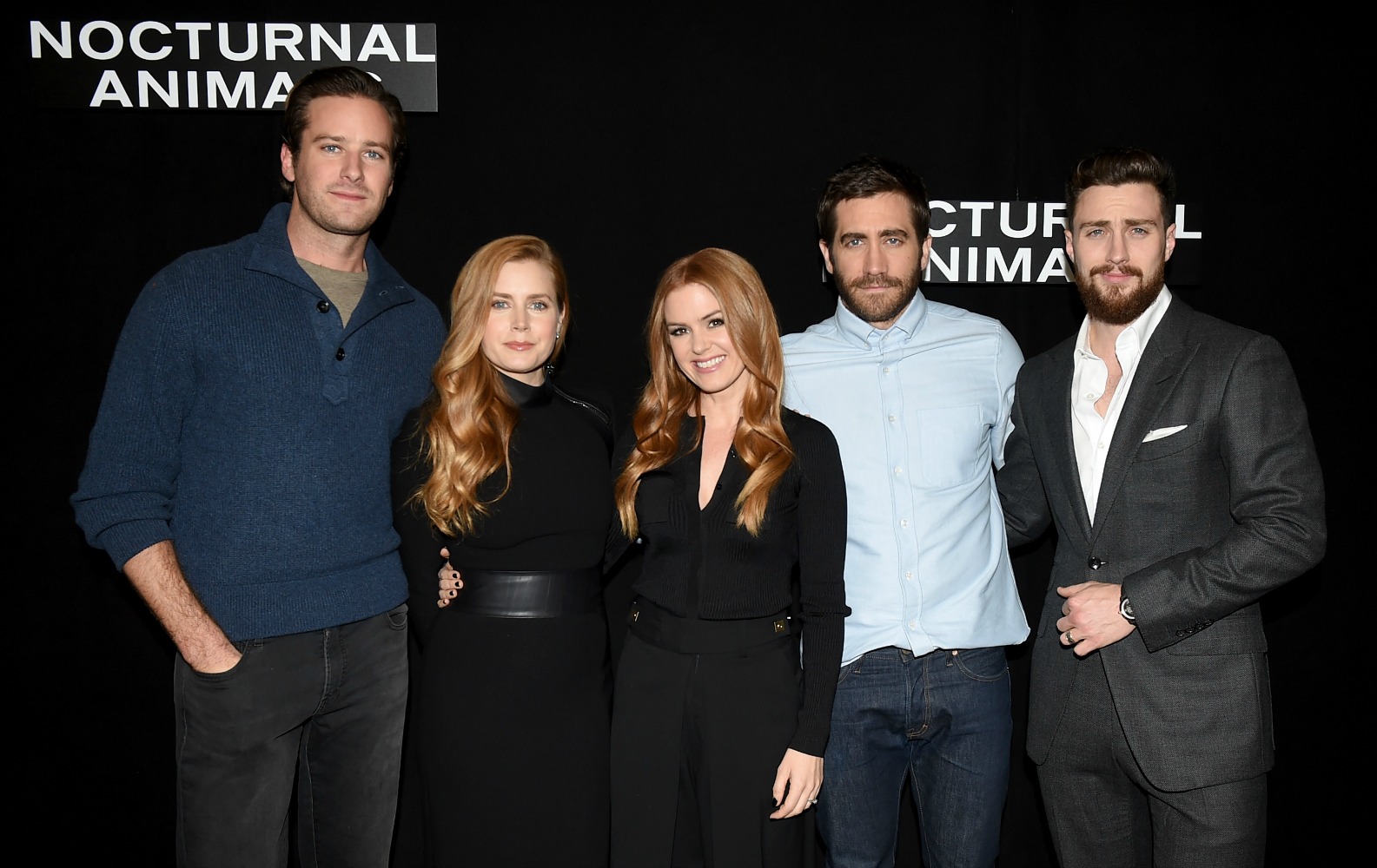 Amy Adams and Isla Fisher look A LOT like twins at the “Nocturnal Animals”  photo call - HelloGigglesHelloGiggles
