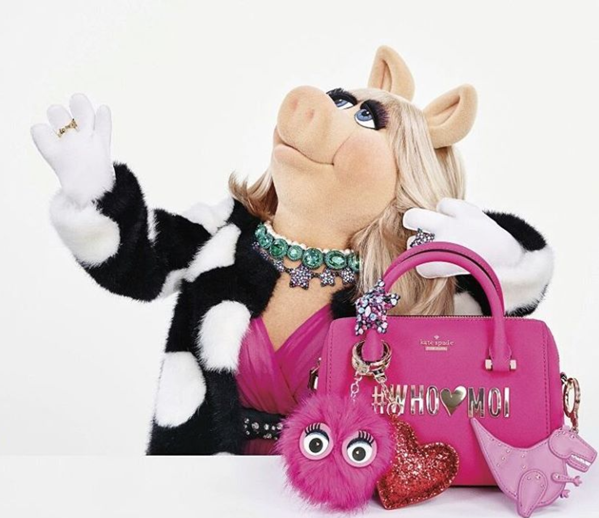 Miss Piggy adds to her modeling resume, stars in Kate Spade's holiday ad  campaign - HelloGigglesHelloGiggles