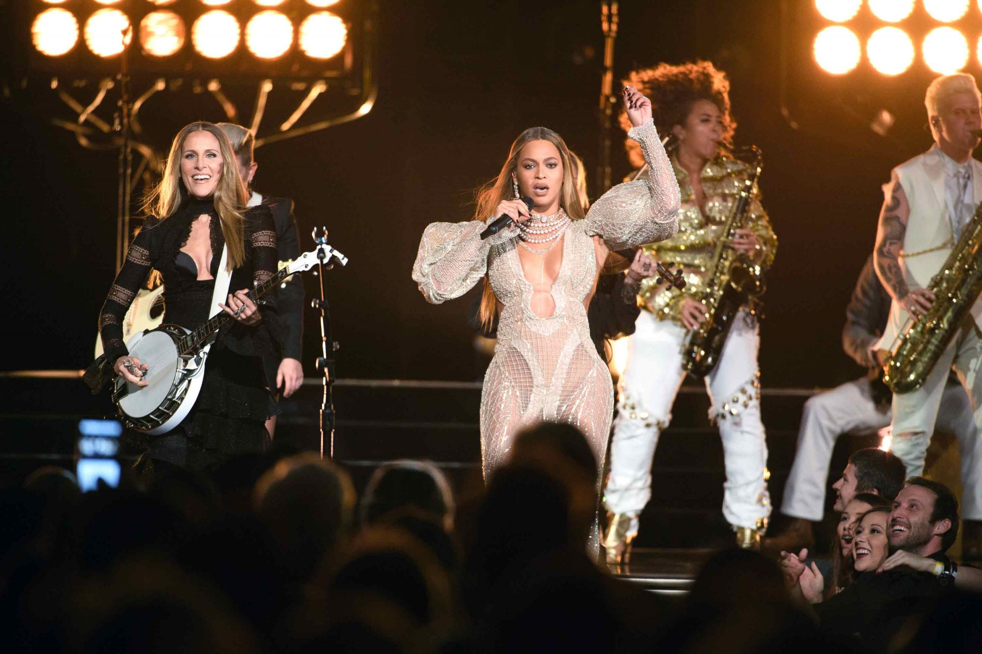 Beyoncé performed "Daddy Lessons" with the Dixie Chicks at the CMA