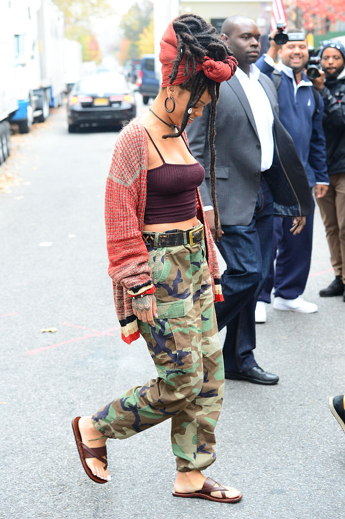 inzet De controle krijgen modder Rihanna just *rocked* a pattern we're now ready to buy in bulk this fall -  HelloGigglesHelloGiggles