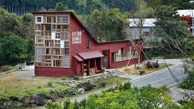 house-in-japan-made-from-recycled-materials