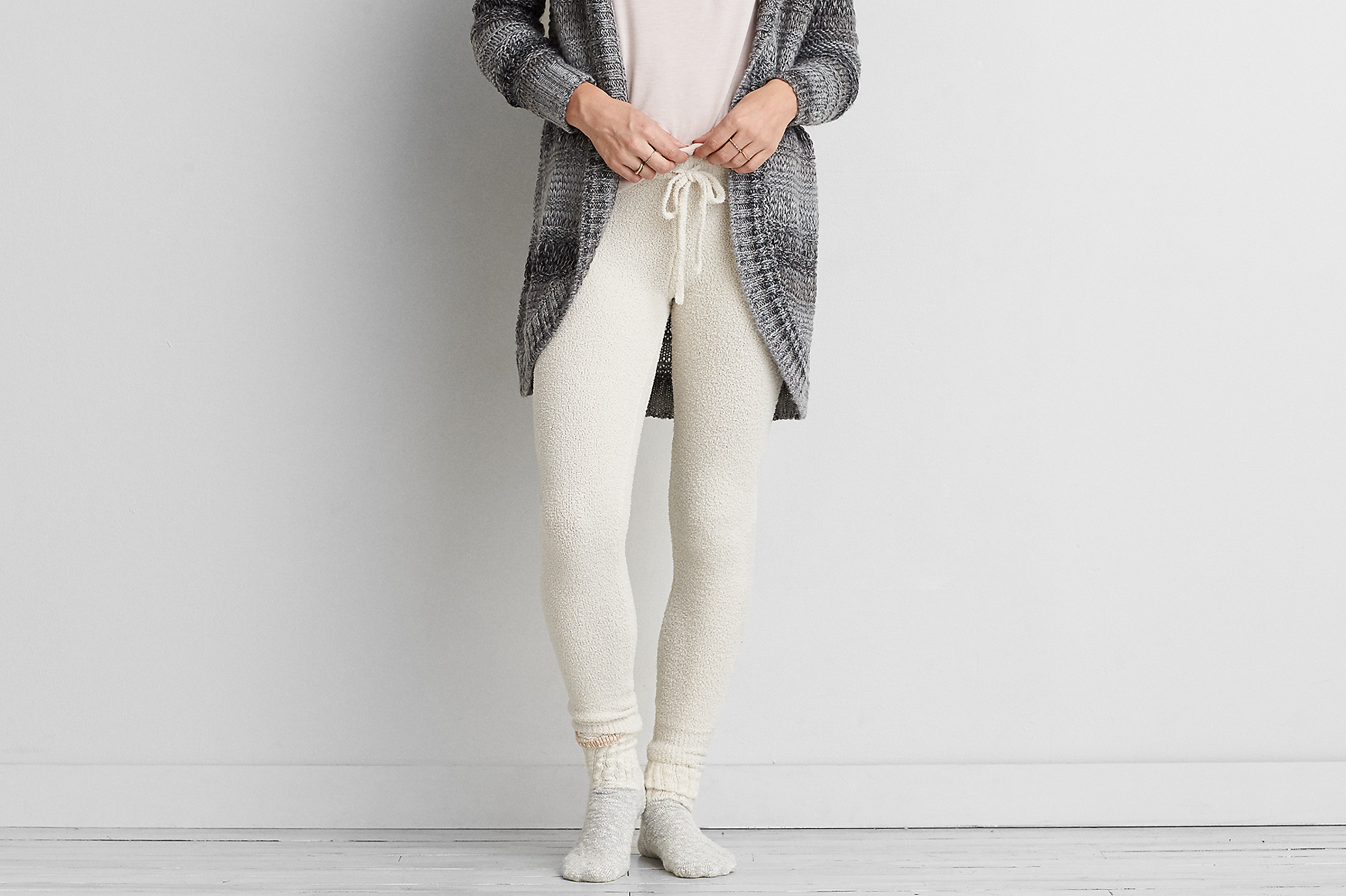 7 extra cozy leggings that you will practically live in all winter long -  HelloGigglesHelloGiggles