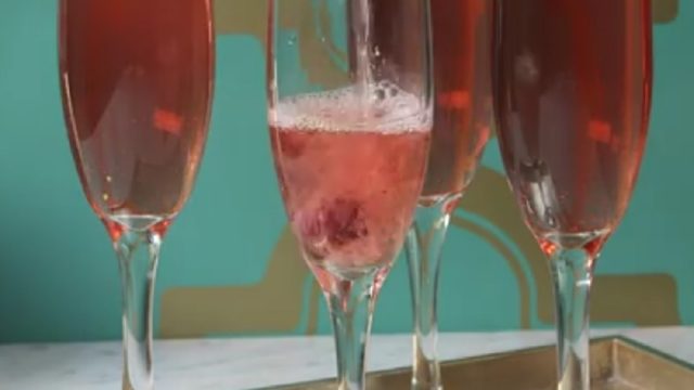 glittery-cranberry-mimosas