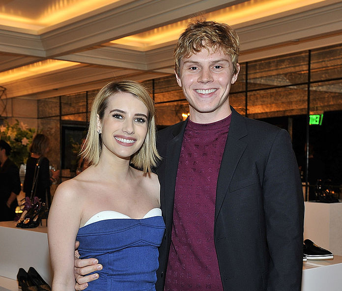 Evan Peters just posted a photo of Emma Roberts, it is worth a thousand ...