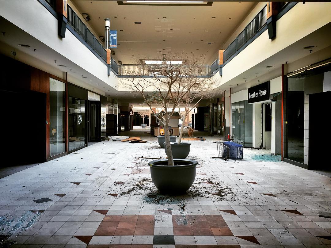 Surreal photos go inside abandoned malls in suburban Chicago