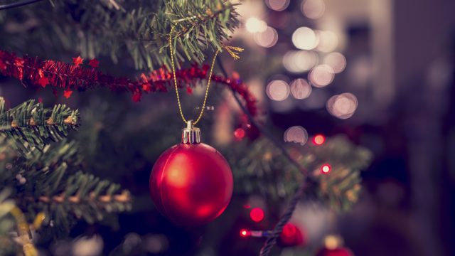 How to Troubleshoot Your Christmas Tree - The Home Depot