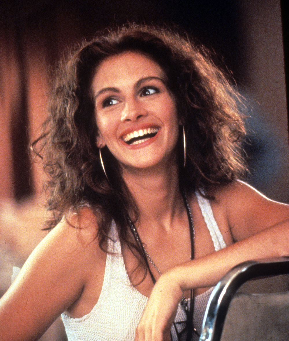 20 Photos of Beautiful Julia Roberts With Her Long and Curly Hairstyle in  the 1990s  Vintage Everyday