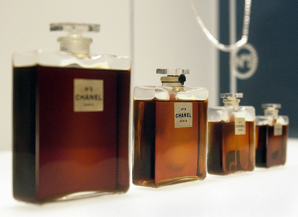 Early Vintage Chanel No 5 Glass Perfume Bottle Stopper w Box amp Some  Perfume 8  eBay