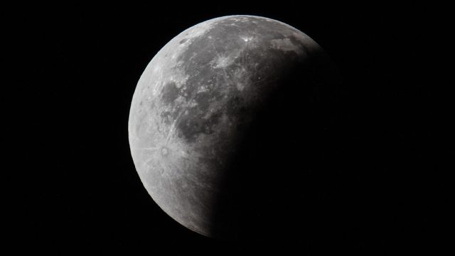 A Total Lunar Eclipse Spawns Blood Supermoon