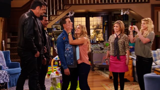 2016-new-kids-on-the-block-fuller-house-hellogiggles