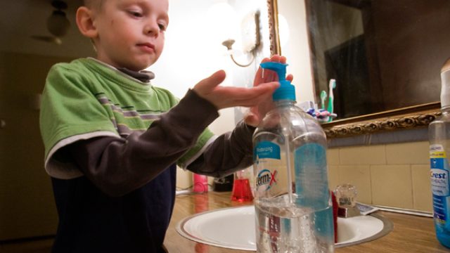 5 surprising uses for hand sanitizer besides cleaning your hands -  HelloGigglesHelloGiggles