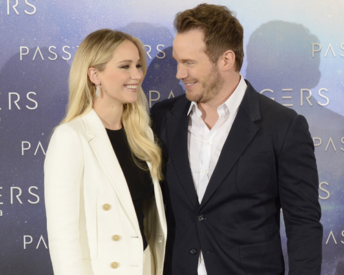 jennifer-lawrence-chris-pratt-laughing.jpg