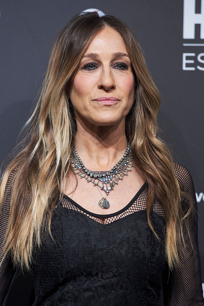 Sarah Jessica Parker shows black bra in white lace dress