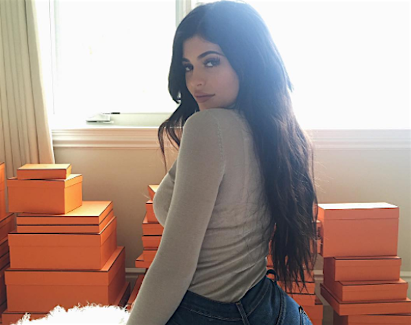 You can get the exact jeans Kylie Jenner just wore on her Instagram for  just $35 - HelloGigglesHelloGiggles