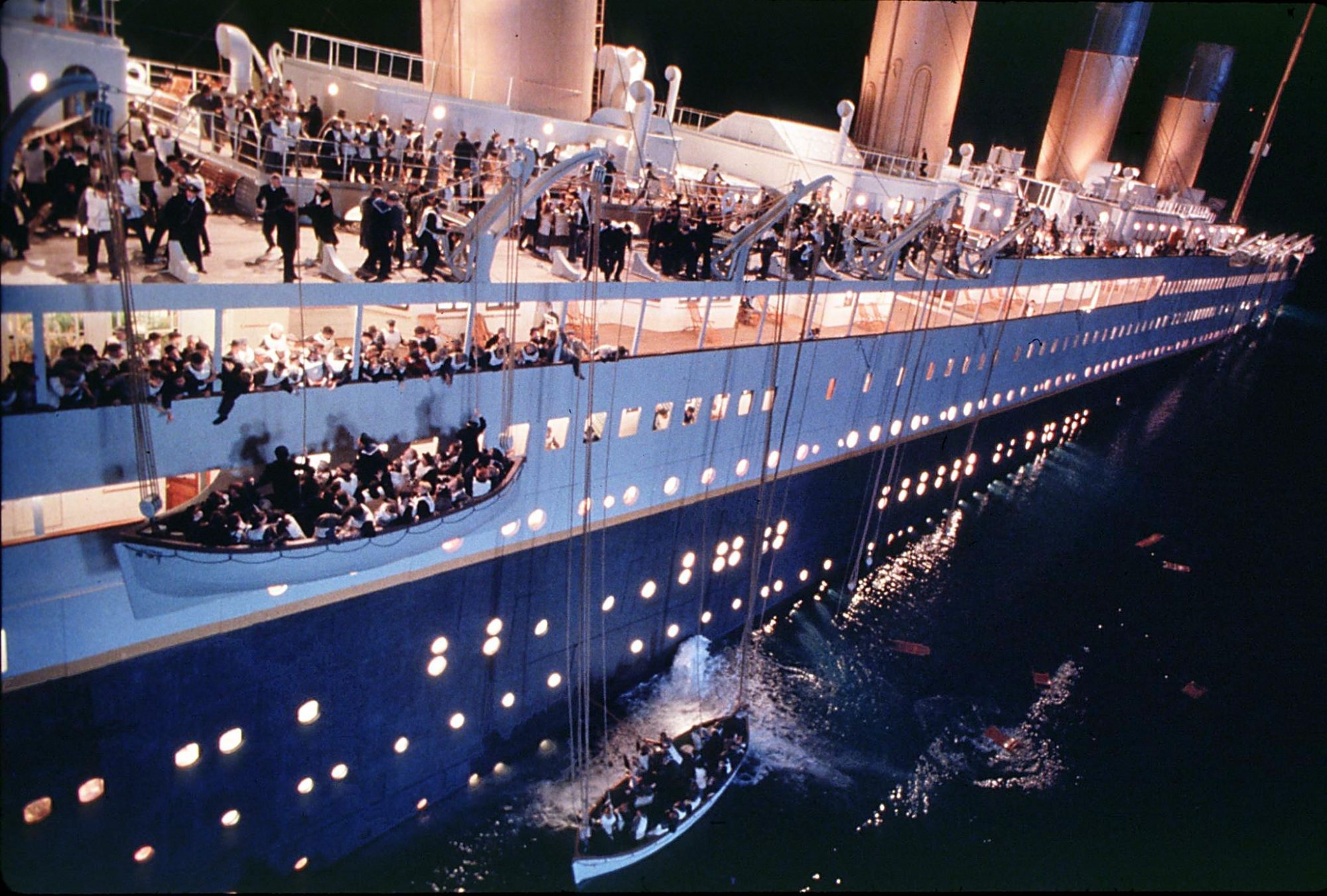 Apparently, the Titanic was maybe NOT sunk by an iceberg — here's what  actually brought it down - HelloGigglesHelloGiggles