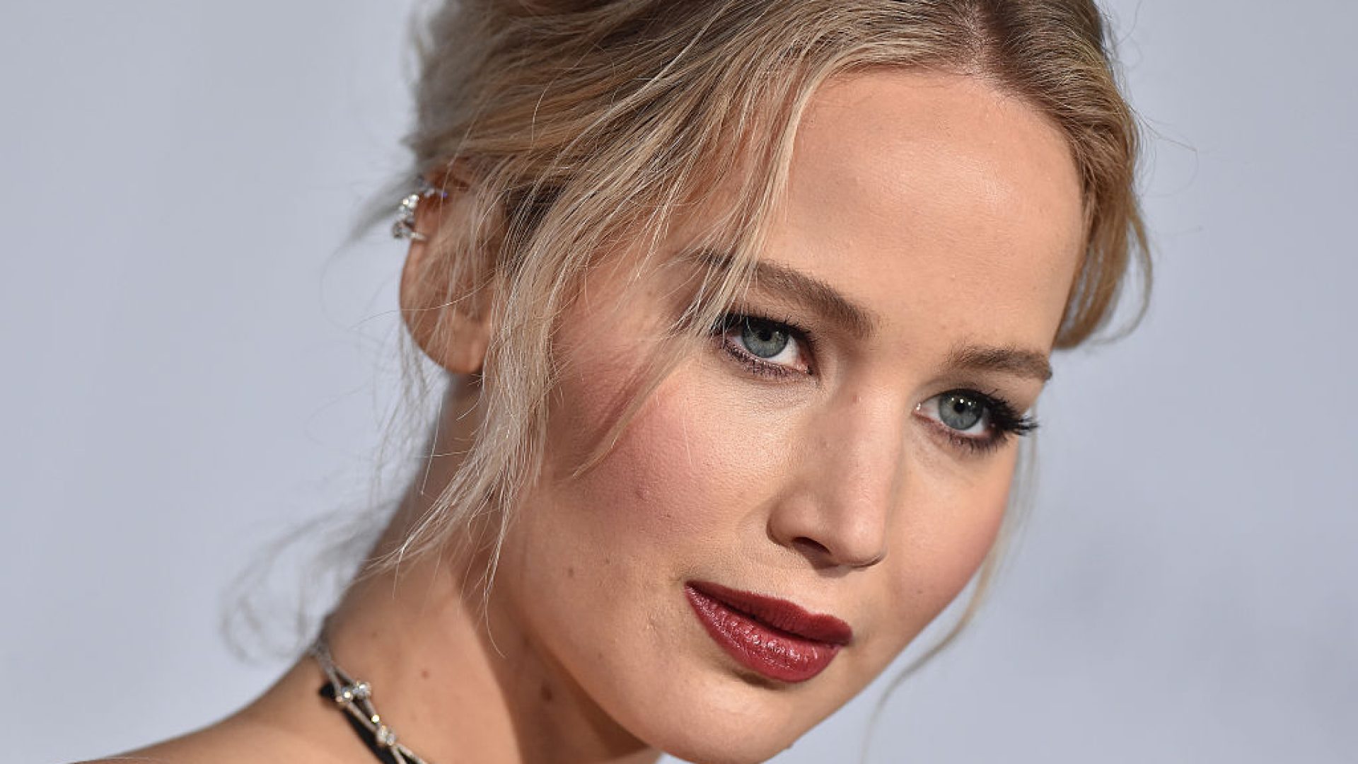 Jennifer Lawrence Says Shes Never Had A New Years Eve Kiss Which Is
