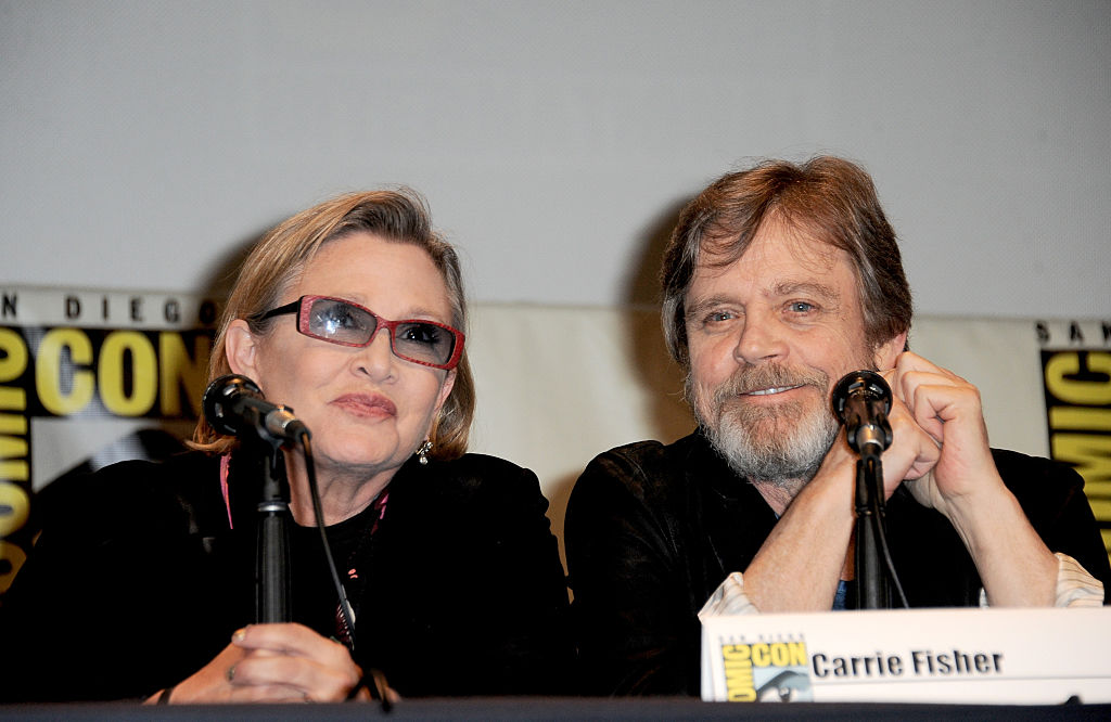 Mark Hamill faz homenagem a sua 'irmã espacial' Carrie Fisher