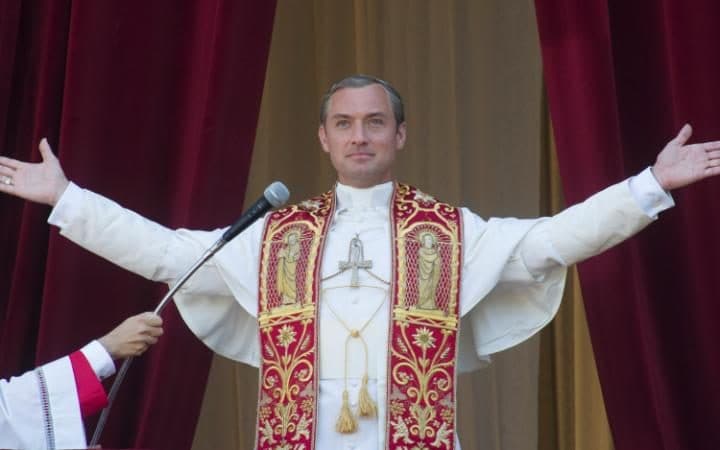 yes, Jude Law has seen “The Young Pope” he was confused at first - HelloGigglesHelloGiggles