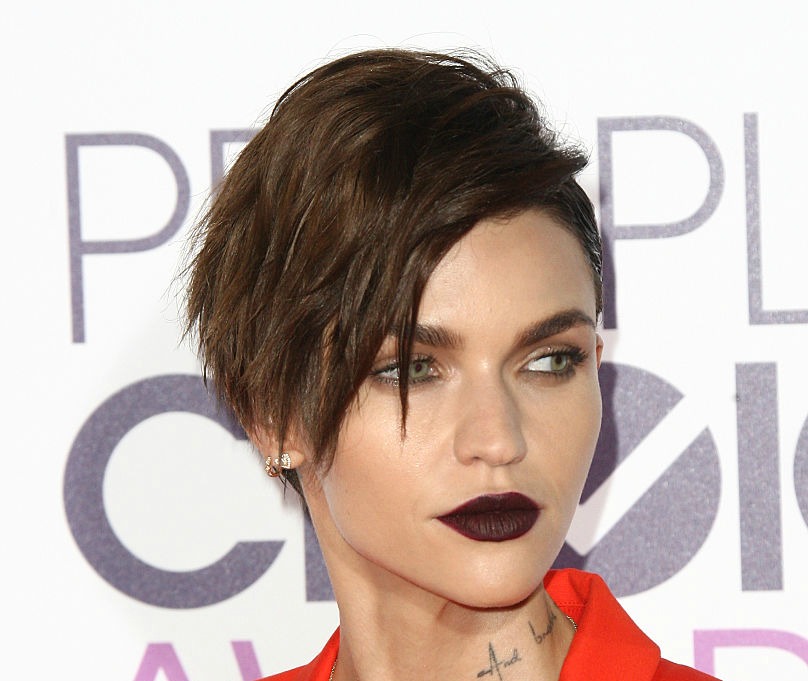 Ruby Rose S Orange Red Pantsuit At The People S Choice Awards Is Fire But Really We Just Want