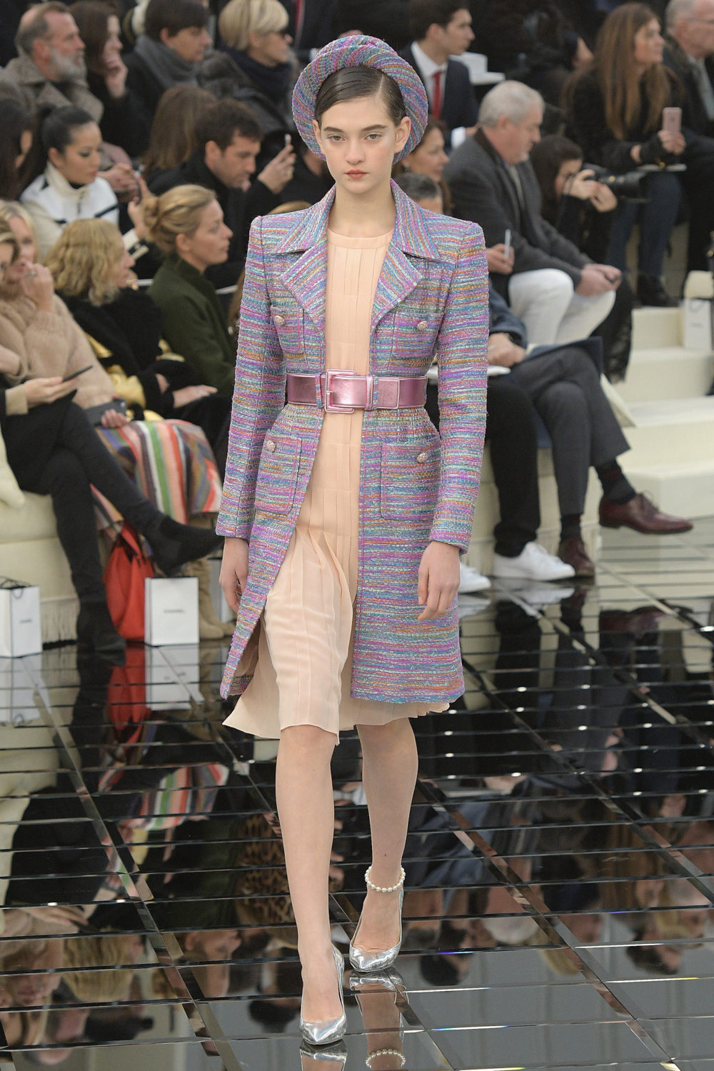 We are SWOONING over these 12 looks from the Chanel runway show in ...