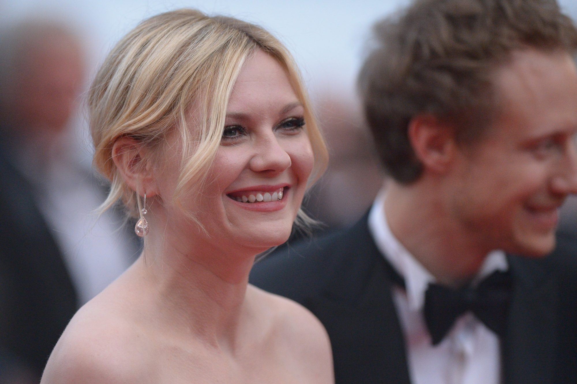 Kirsten Dunst recycled her Oscars party dress from 2004, still looks
