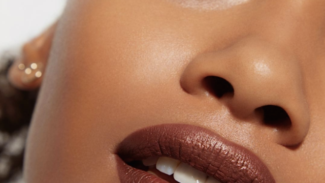 lip-powder