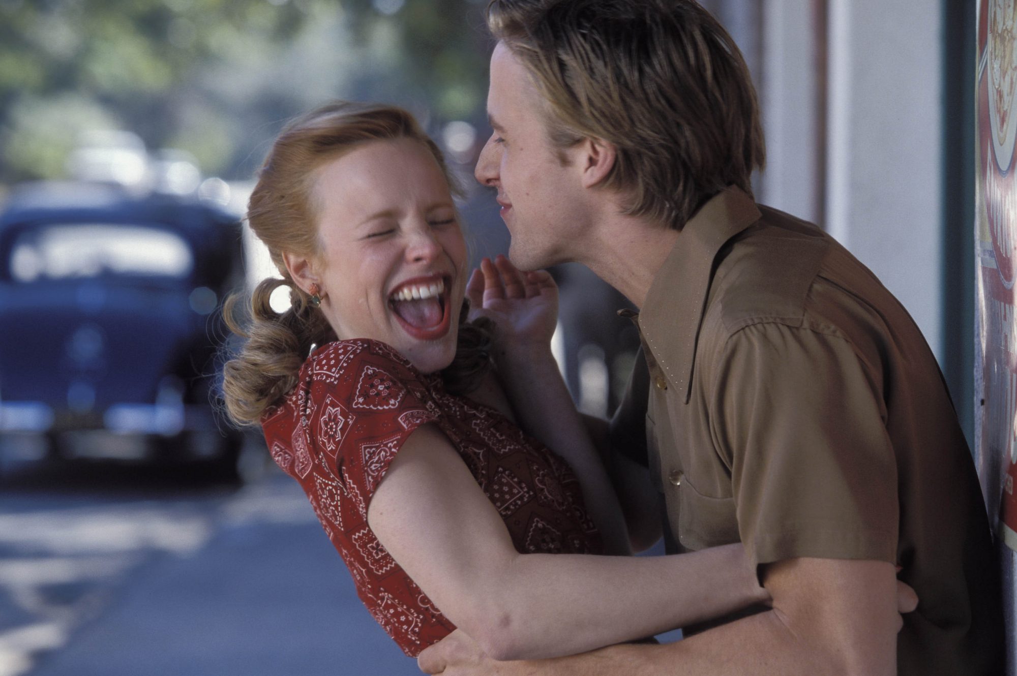 TBT to when Ryan Gosling kissed Rachel McAdams at the 2006 Oscars and