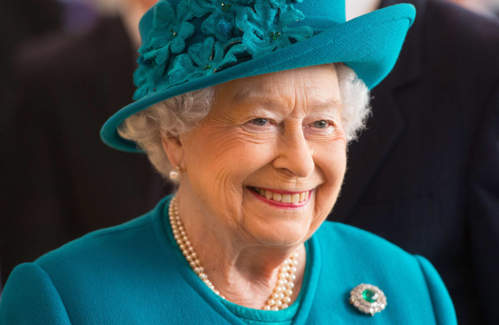 The Queen's hilarious response when a guest dared to ask why she always  carried her handbag - MyLondon