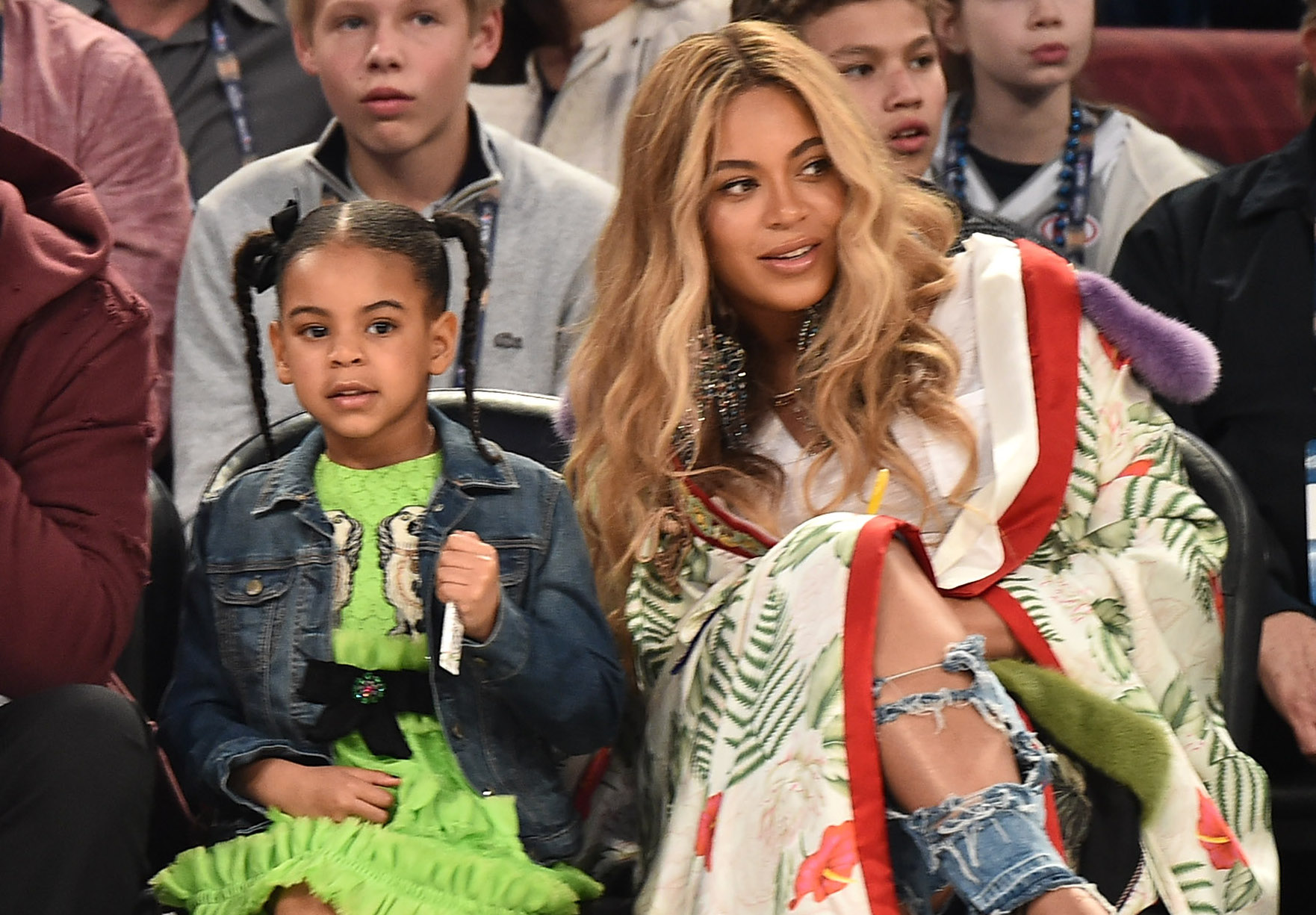 A pregnant Beyoncé and Blue Ivy are matching garden goddesses in green ...