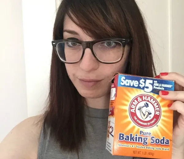 I used baking soda as face wash for a week, and here's how it went -  HelloGigglesHelloGiggles