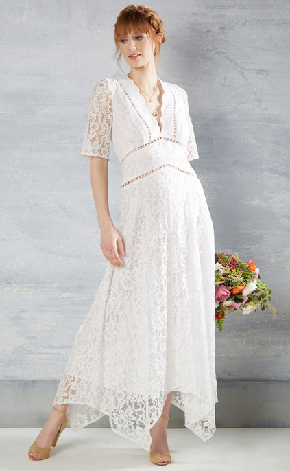 Flowing-to-the-chapel-lace-dress.png