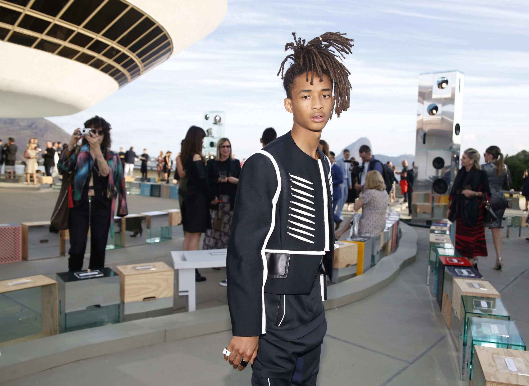 Jaden Smith and Sasha Lane were twinning with huge ponytails at the Louis  Vuitton show - HelloGigglesHelloGiggles