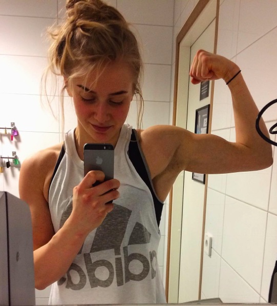 Fitness Blogger Malin Olofsson Bravely Showed Off Her PMS Belly Bloat on  Instagram