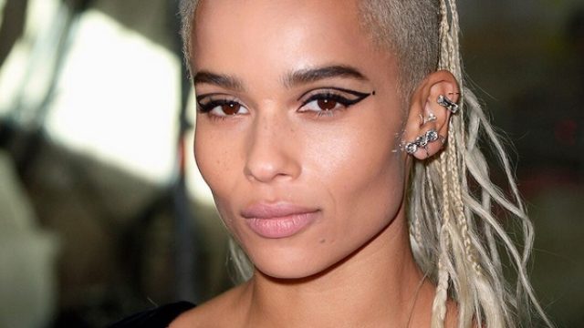 Zoë Kravitz blessed us with a makeup tutorial, here's how can copy her edgy, '60-inspired HelloGigglesHelloGiggles
