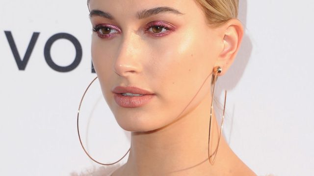 Hailey Baldwin pink eyeshadow