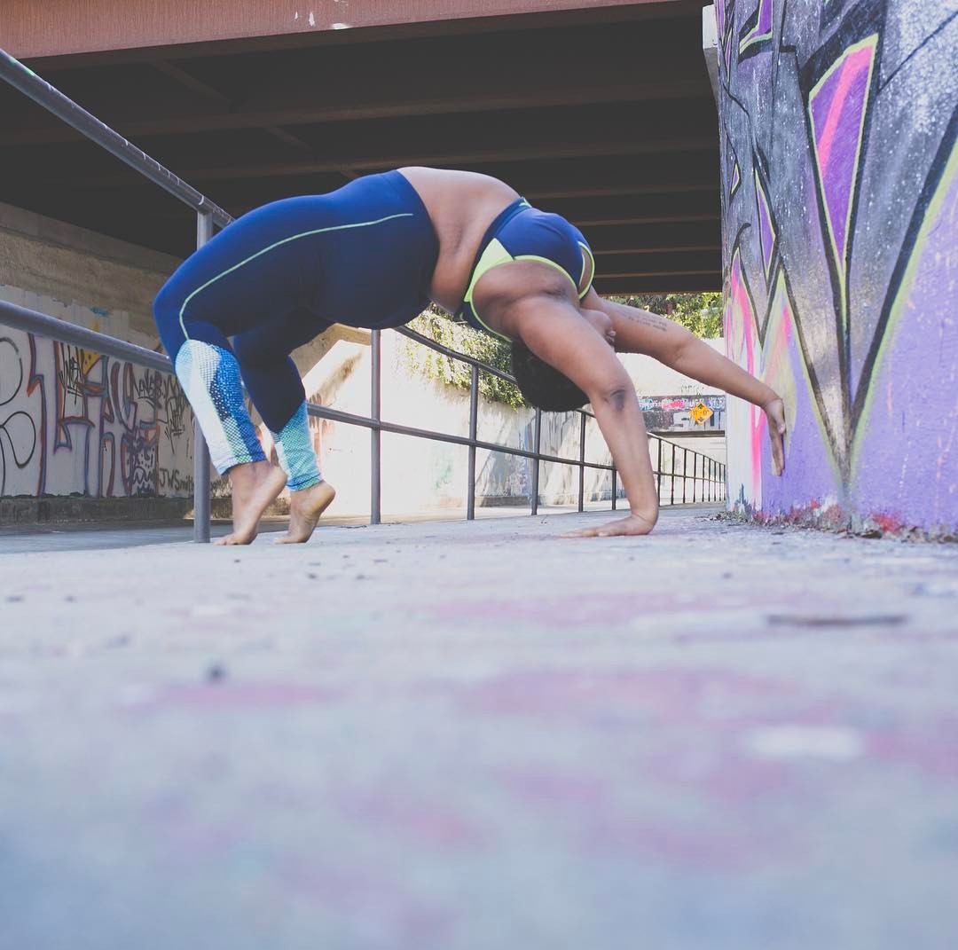 Yoga teacher and body positive activist Jessamyn Stanley's new book is  Wellness 101 — with a twist - HelloGigglesHelloGiggles