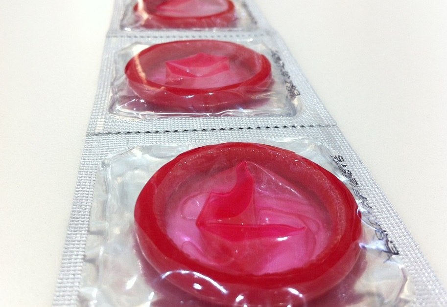 https://hellogiggles.com/wp-content/uploads/sites/7/2017/04/24/condoms1.jpg?quality=82&strip=all