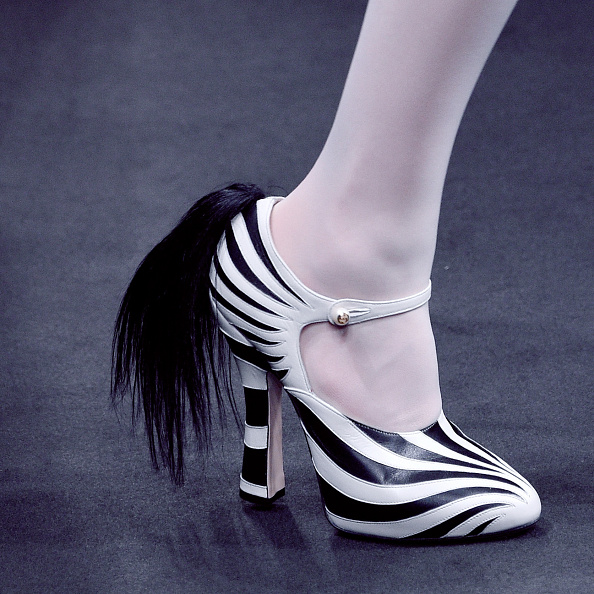 Forholdsvis implicitte Ryg, ryg, ryg del Forget glitter boots: Gucci's Zebra pumps are the next must-have shoe, and  they come with a tail! - HelloGigglesHelloGiggles