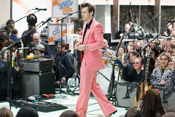 harry-styles-full-pink-suit.jpg