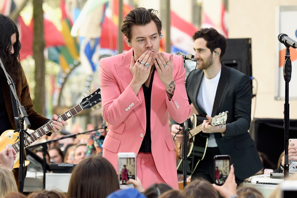 harry-styles-today-show-kisses.jpg