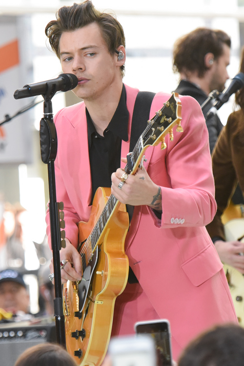 styles-pink-suit-guitar.jpg