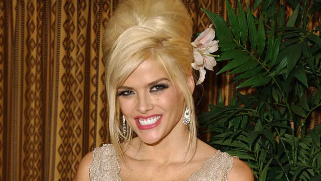 Anna Nicole Smith Rings in New Year's 2005 at The Aladdin Resort and Casino