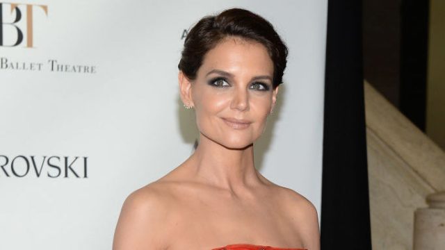 Katie Holmes beach wave bob