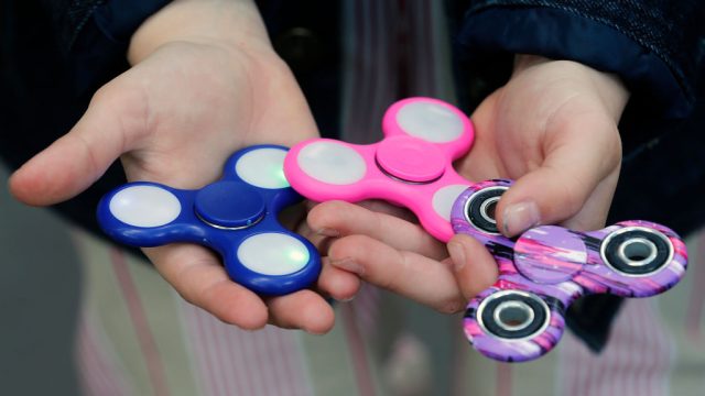 The "Hand Spinner" is a toy that sits like a propeller on a person's finger, with blades that spin around a bearing. Since a month the "Hand spinner" or "Fidget spinner", a whirligig from the United States has become a mondial phenomenon to the point of creating stock shortages in toy stores.