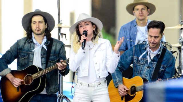 Miley Cyrus performs "Malibu" on the Today Show