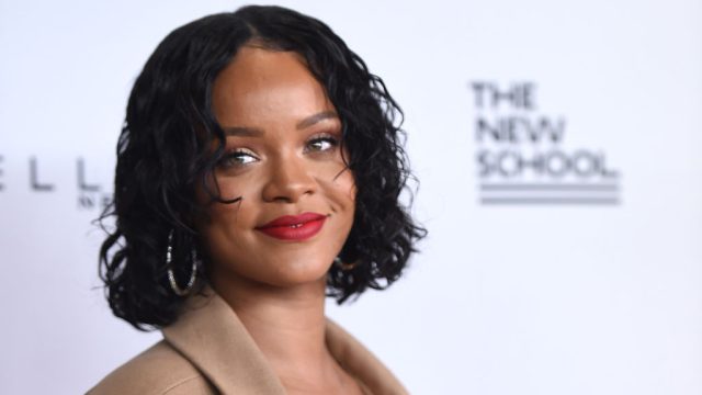 rihanna short wavy bob