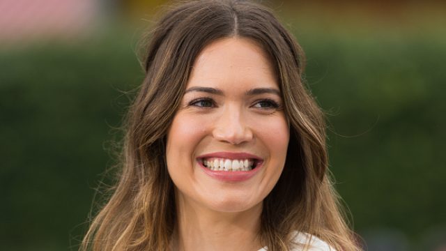 Mandy Moore visits "Extra" at Universal Studios Hollywood on May 31, 2017