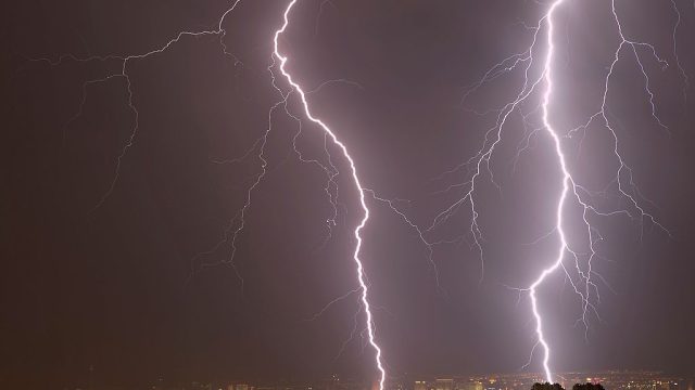 lightning strikes building in las vegas