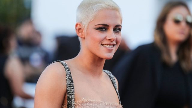 US actress Kristen Stewart poses as she arrives on May 20, 2017 for the screening of the film '120 Beats Per Minute